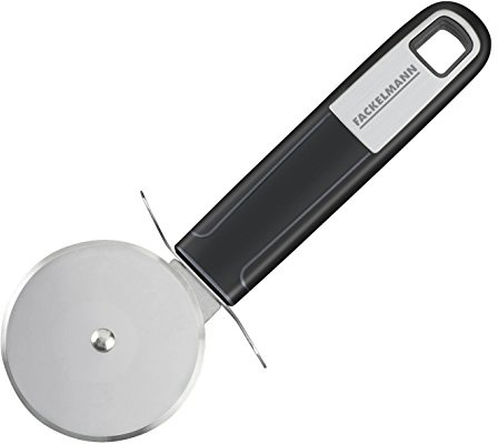 FACKELMANN 25759 Pizzaschneider 18 cm Sense, Pizzaroller aus rostfreien Edelstahl mit rutschfestem und ergonomischem Soft-Touch-Griff aus Kunststoff, (Farbe: Silber/Schwarz), Menge: 1 Stück