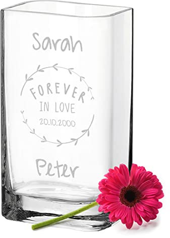 Blumenvase aus Glas mit personalisierter Wunschgravur passend zur Hochzeit - individuelle Glasvase für Blumen - Hochzeitsgeschenk für Paare - perfekt zum Jahrestag - Unikat von Hand gefertigt