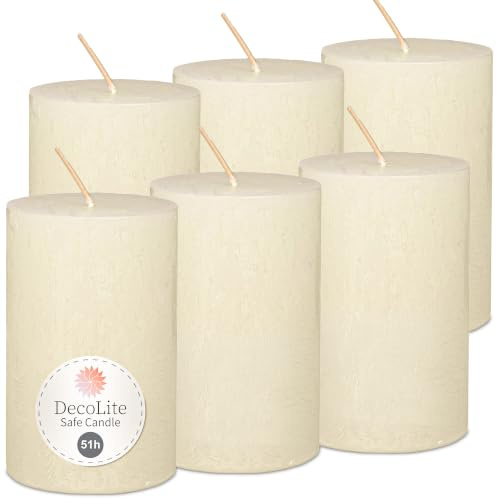 DecoLite Rustik Stumpenkerzen 11 x 7 cm, 51h Brenndauer, 6 Stück, Wollweiß | Made in Germany, RAL-geprüft, selbstverlöschend, durchgefärbt, ruß- & tropffrei, Kerzen für Advent, Hochzeit & Gastronomie