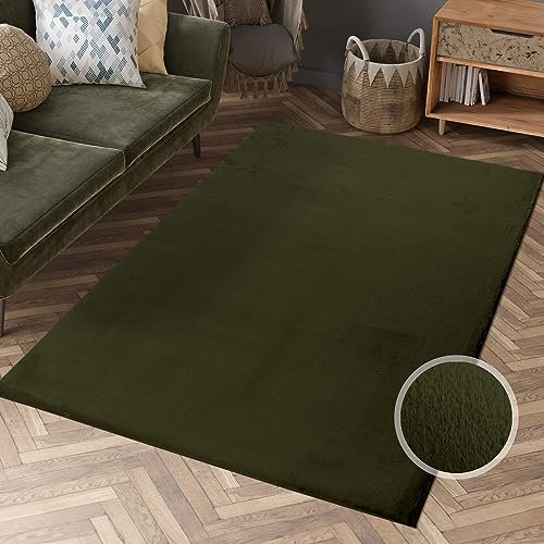 carpet city Hochflor Teppich Wohnzimmer - Einfarbig Basil, Oliv-Grün - 120x170 cm - Super Soft Polyester, Samtig-Flauschiger Flor - Fell-Teppiche für Schlafzimmer, Esszimmer, Arbeitszimmer