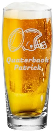 LUXENTU Bierglas mit Gravur, Willi Becher mit 0,5 Liter Eichung, Personalisierte Lasergravur mit Name, Geschenk für Football-Fans, Football & Helm