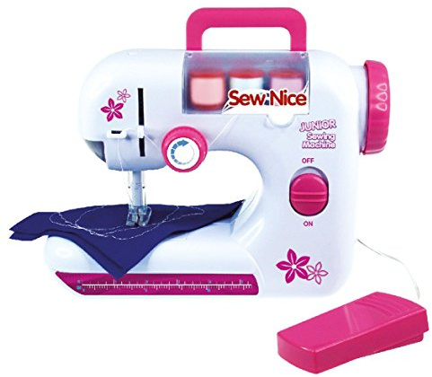 Lena 42521 Machine à coudre pour enfants à piles avec poignée de transport, pédale, volant, couvercle de protection, interrupteur, voyant lumineux, plastique, fil à coudre, aiguille, mètre ruban, kit