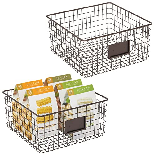 mDesign 2er-Set Allzweckkorb aus Metall – Aufbewahrungskorb mit Beschriftungsfeld für Küche, Vorratskammer etc. – kompakter und universeller Drahtkorb – bronzefarben