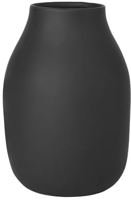 blomus -COLORA- Vase L aus Steingut, Peat, hergestellt in hochwertiger Handarbeit, elegante und dekorative Tischvase, flächenschonendes Wohnaccessoire (H / B / T: 20 x 14 x 14 cm, Peat, 65701)