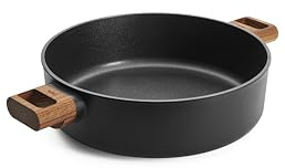 Woll Eco Logic QXR Kasserolle, rund mit 2 Holz-Seitengriffen - Induktiv -, Ø 28 cm, 8 cm hoch - Geeignet für alle Herdarten, PFAS-frei, Antihaft-Versiegelung, Aluminiumguss, backofenfest, schwarz