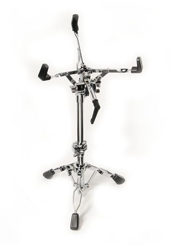 Fame SDS9003 Snare-Ständer, Doppelstrebig, Verchromt, Höhenverstellbar 40-57cm, Flexibles Kugelgelenk, Faltbares Design, Gummierte Haken