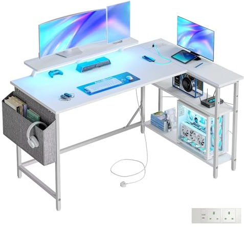 DOMSHOCT Scrivania da gioco a forma di L con luci LED e prese di corrente, 140 x 80 cm, tavolo angolare per computer con borsa portaoggetti, ripiani regolabili e grande supporto per monitor