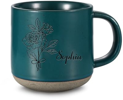Amsgedhie Tasse à Café en Céramique Personnalisée avec Nom et Fleur de Naissance, Mug Couple avec Main Dans la Main, Cadeau pour Couple, Famille, Amis, Cadeau Anniversaire, Saint-Valentin