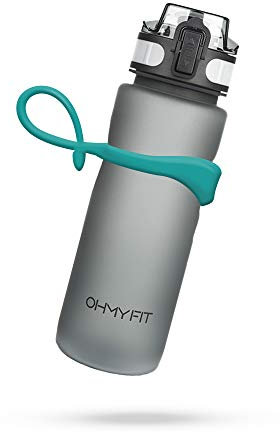 OHMY FIT Tritan Sport-Wasserflasche mit magnetischem Silikon-Tragegurt und One-Klick-Öffnungskappe, magnetischer Getränkehalter, ideal für Metallausrüstung, Flasche mit Riemen für Rucksack, Gürtel und