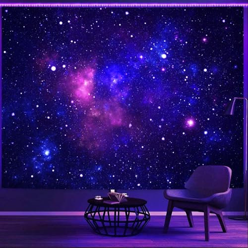 Simpkeely Schwarzlicht Galaxy Wandteppich - Blauer Sternenhimmel | UV-reaktiv & Leuchtet im Dunkeln | Ästhetischer Wandteppich fürs Schlafzimmer - 130cm x 150cm