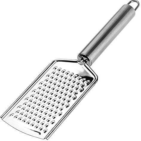 KADAX Rallador de acero inoxidable, rallador de cocina con mango cómodo, rallador manual para verduras, frutas, zanahorias, ajo, cebolla, queso, jengibre, parmesano (para rallar grueso)