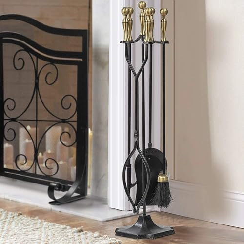 HSIRYAOHD Lot de 5 outils de cheminée avec poignées en laiton et fer forgé avec support, pince tisonnier, pelle, brosse pour intérieur/extérieur