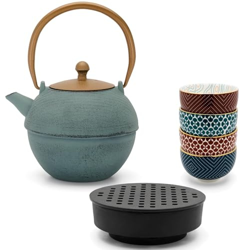 Bredemeijer Asia Teekanne Set 1.2 Liter - blaue gusseiserne Kanne mit Edelstahl-Tee-Filter-Sieb Einsatz inkl. 4 Porzellan Tassen & Stövchen