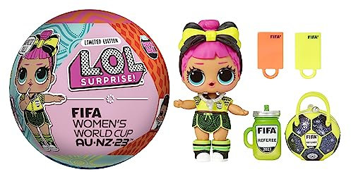 L.O.L. Surprise! X FIFA Frauen-WM Australien & Neuseeland 2023 - Limited Edition Puppe aus Einer Auswahl von 6-7 Überraschungen - Outfit, Schuhe, Exklusive Sammelkarten & Accessoires - Kinder ab 4+