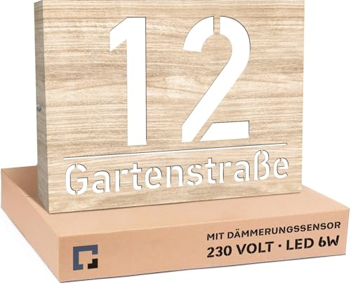 PRINTIMA Hausnummer Beleuchtet LED mit Dämmerungssensor 40x30 cm Helle Holz mit Gravur, 6W A++, 230V, wasserdicht, modernes Design, robust & stilvoll
