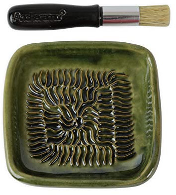 ANCKERAMIC® Ceramico Reibeteller & Backpinsel mit Naturborsten, Set aus Keramik für Knoblauch, Ingwer, Muskat, Handmade (Olive/Schwarz)