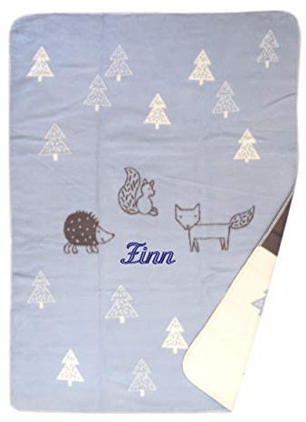 Fussenegger Baby- Schlaf- und Kinderwagendecke mit Wunsch-Name bestickt 75 cm x 100 cm MAJA Wald hellblau personalisierte Veloursdecke aus Biobaumwolle