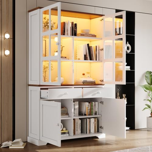 kowdom Glasvitrine Standvitrine mit App-gesteuerter LED-Beleuchtung, Vitrinenschrank 120 cm breit mit 4 Glastüren & 2 Soft-Close-Schubladen, Wohnzimmerschrank Hochschrank aus MDF Weiß