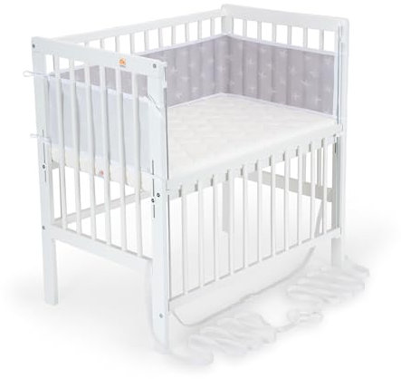 FabiMax Baby Beistellbett Flex mit innovativem Seitengitter für Boxspringbett, inkl. Matratze und Nestchen aus Netzstoff, Buche massiv weiß, Classic/weiße Sterne auf grau