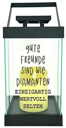 WB wohn trends Edle Glas-Laterne mit LED-Kerze, Gute Freunde sind wie Diamanten, Timer, 35cm hoch mit Bügel, 24,5x13x13cm, Batterie LED-Licht LED-Laterne LED-Lampe mit Text Spruch