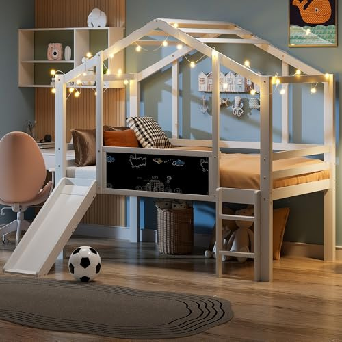 CelticHearth Lettino a soppalco 90 x 200 cm con scivolo e scala, in legno massello, bianco, design con lavagna graffiti, 204 x 159 x 174,5 cm