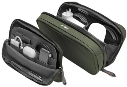 Olive Tech Pouch - Organizer a doppio scomparto con tasca da scrivania rimovibile, passacavi, accesso pieghevole, autoportante, realizzato con materiali riciclati e resistenti all'acqua