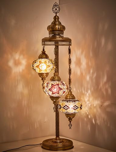 DEMMEX Lámpara de pie y mesa de mosaico marroquí turco – Luz bohemia estilo Tiffany hecha a mano, 3 globos grandes de 7 pulgadas, decoración artesanal, 37 pulgadas de alto, acabado de latón antiguo