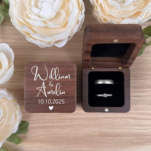 Luck and Luck Personalisierte hölzerne Hochzeitsringschachtel, benutzerdefinierte gravierte quadratische Ringschatulle aus Holz, Namensringbox, Antrag, Andenken, Jahrestag