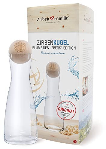 Zirben Familie Il set originale a sfera di cembro | dona all'acqua un tocco speciale | 1 litro di caraffa in vetro di cristallo con coperchio in legno di cembro | Flower des Life Edition