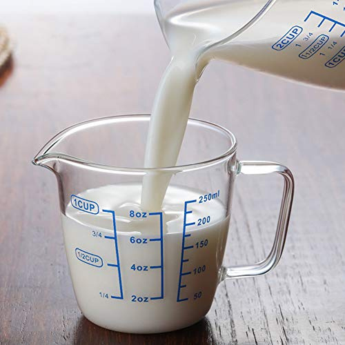 xmelug, tazza graduata da 250 ml, 500 ml, in vetro resistente al calore e adatta al microonde, per misurare latte, tè, caffè, whisky, colore bianco, S