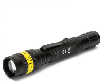 VELAMP Kost Torcia LED 140 Lumen CREE XPE-R3 con Funzione Zoom ed Interruttore Tattico. in Alluminio A-Grade, Super Leggera e Resistente. Impermeabile. 3 W, Nero, 2.8x2.8x15.6 cm