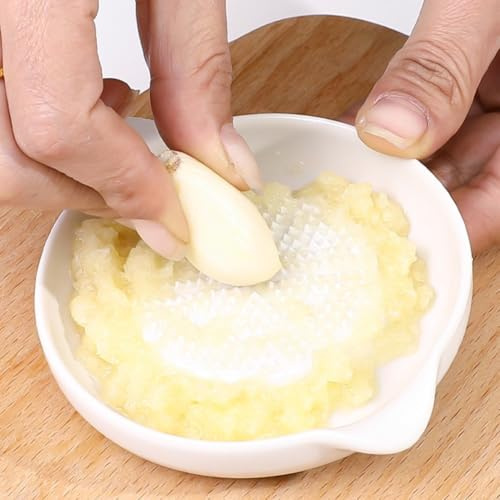Plato rallador de porcelana para preparación de alimentos con material y diseño compacto, para rallar frutas, verduras, ajo y cebollas