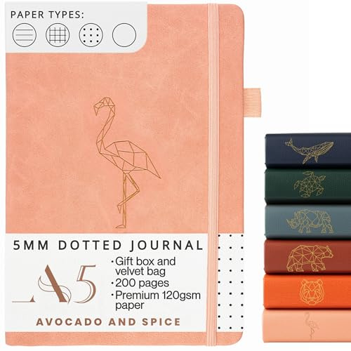 Avocado & Spice A5 Gepunktet Notizbuch, Reisetagebuch, Notizblock, Journal, A5 Hardcover Tagesplaner mit Geschenkbox & Samtbeutel - mit Lesezeichen, Gummiband, Stifthalter, 200 Seiten, (Rosa)