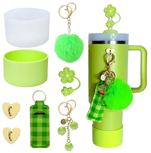 Accessori per Stanley Cup 1,134 g, 2 stivali in silicone per Stanley Tumbler, 1 copertura in paglia a fiore, 2 ganci per ciondoli, 1 sacchetto porta rossetto, 1 palla con pompon, 1 portachiavi carino