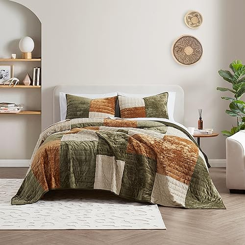 Wonderful 3-Piece Velvet Patchwork Quilt Set, King Striped Channel Stitch Green Quilt,Pet-Friendly,Soft Lightweight Comforter Versatile as Quilt/Bedspread for Adults Teens Kids Bedroom,106x94
