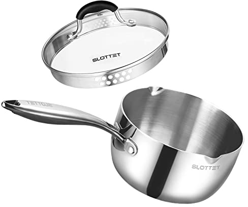 SLOTTET Dreilagige, vollständig verkleidete Edelstahl-Saucenpfanne mit Ausgießer, kleiner Mehrzweck-Nudeltopf mit Sieb, Glasdeckel, Stielkasserolle zum Kochen mit kühlbleibendem Griff