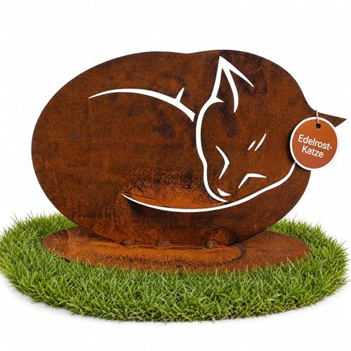 Der-Porzellan-Laden Gartendeko Rost – schlafende Katze auf Bodenplatte, Edelrost Gartenfigur aus Metall, Rostdeko für draußen (Terrasse, Balkon), ca. 25 x 17 cm, warmbraune Patina, Stabiler Stand