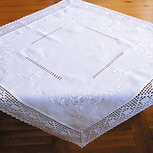 fashion and joy Tischdecke aus schöner Landhaus Serie Stickerei mit Häkelspitze in weiß Mitteldecke gehäkelt & Bestickt Country Chic Typ368
