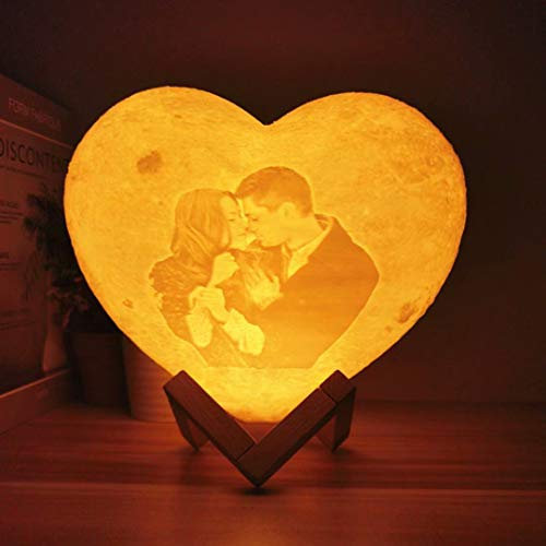 Benutzerdefinierte herzförmige Mondlampe mit Ihrem eigenen Foto und Text, 3D-gedrucktes USB-Lade-Nachtlicht mit Holzständer, 2 Colos / 16 Farben Personalisierte Foto-Nachtlichtgeschenke