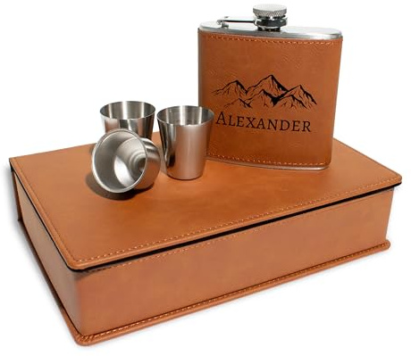 Flachmann Set personalisiert mit Gravur - Berge-Design mit deinem Namen - Edelstahl mit Kunstleder – Geschenkbox für Männer - Outdoor & Camping - Braunes Kunstleder