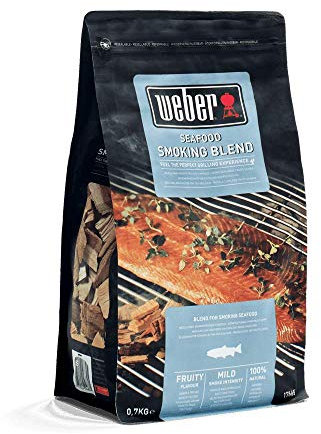 Weber Räucherchips (700g Packung) - für Fisch & Meeresfrüchte, Räucherchips-Mischung aus Laub- und Obstbäumen, EU-Produkt, nachhaltig gewonnen, FSC zertifiziertes Holz (FSC Mix) (17665)