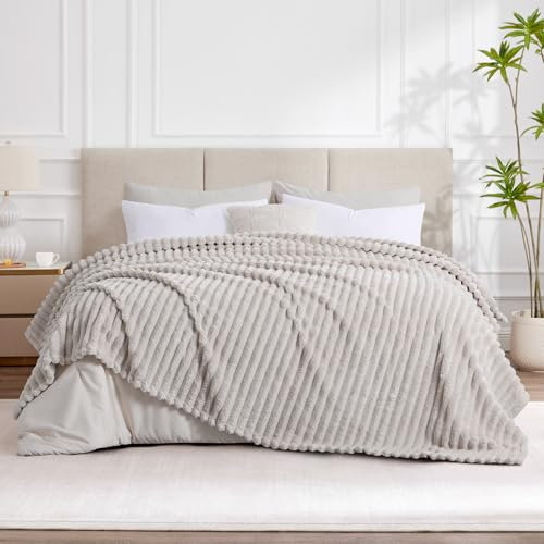 RUIKASI Kuscheldecke Flauschig Decke Beige - 220x240cm XXL Fleecedecke Sofadecke Couchdecke für Wohnzimmer Deko Blanket, Weiche Wolldecke Warme Korddecke als Tagesdecke