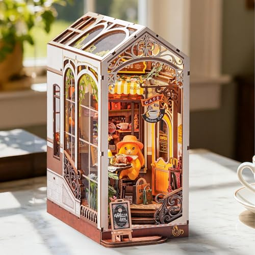 Rolife Holiday Café Book Nook Kit avec Lumières, Maquette Adulte 171 Pcs | Maison Miniature à Construire DIY, Puzzle 3D en Bois Booknook Serre de Jardin, Décor de Bibliothèque, Cadeau Créatif