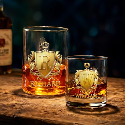 UIDMEN Vaso de whisky personalizado con insignia dorada de 295 ml para whisky escocés y bourbon con iniciales y nombres personalizados, regalo para barman, padres, maridos