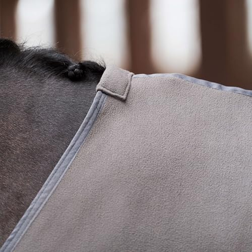 Imperial Riding IRH F&amental Fleecedecke, atmungsaktiv & leicht, kuscheliges Fleece-Material, Kreuzgurten & Brustverschluss, komfortable Abschwitzdecke für Pferde, Grau, 155