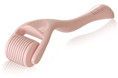 Premium Microneedling Roller für Gesicht & Körper - ELLENITY’s Microneedling Roller mit 540 x 0,50mm Titan-Mikronadeln. Effektiv gegen Falten, feine Linien, Aknenarben, Poren & Dehnungsstreifen