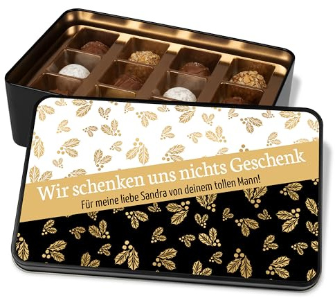 Pralinendose personalisiert „Wir schenken uns nichts Geschenk“ - 12 Confiserie-Pralinen in Metalldose - mit Wunschtext – Schokolade Geschenk für Freunde & Familie (Tannenzweige)