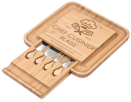 MAVERTON Planche à Fromage avec Gravure pour Lui | Set de 4 Accessoires à Fromage, Plateau en Bois, 34x34cm, Cadeau d’Anniversaire, pour Homme, Cuisinier