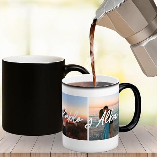 Cristal Plaque Taza Mágica Personalizada Pareja con 2 Fotos y Nombres | Taza de cerámica termosensible con 2 fotos y nombres; el diseño se muestra al añadir una bebida caliente.