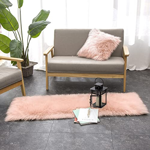 Teppich Wölkchen Lammfell Kunst-Fell-Teppich | Hochflor Deko Schaffell als Flauschiger Bett-Vorleger oder Läufer für Schlafzimmer, Wohnzimmer oder Kinderzimmer | Rosa - 50x150 cm